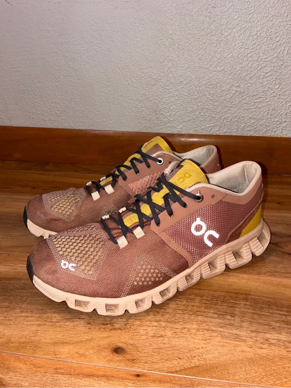 On Cloud X Women’s Athletic Training Shoe Sneakers, Pink Mocha & Sand- size 8